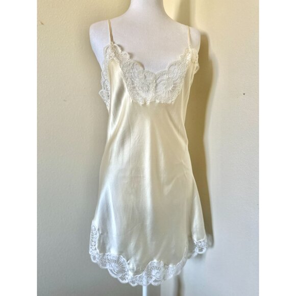 Vintage 1980s Nordstrom Silk Nightgown And Dressing Gown Set In Ivory And Lace - Picture 7 of 11